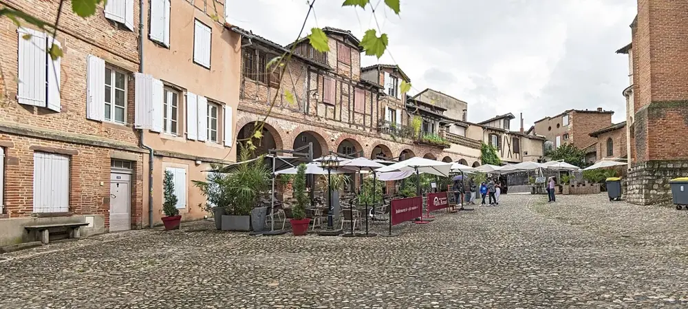 (Albi) place du cloître saint-Savy
